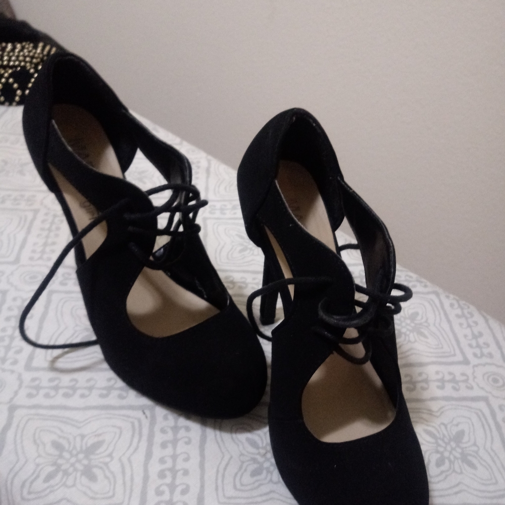 Shoes - Picture 5 of 5
